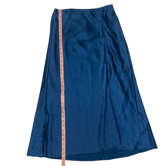 a new day jewel sapphire blue satin midi skirt women's medium - Picture 6 of 12